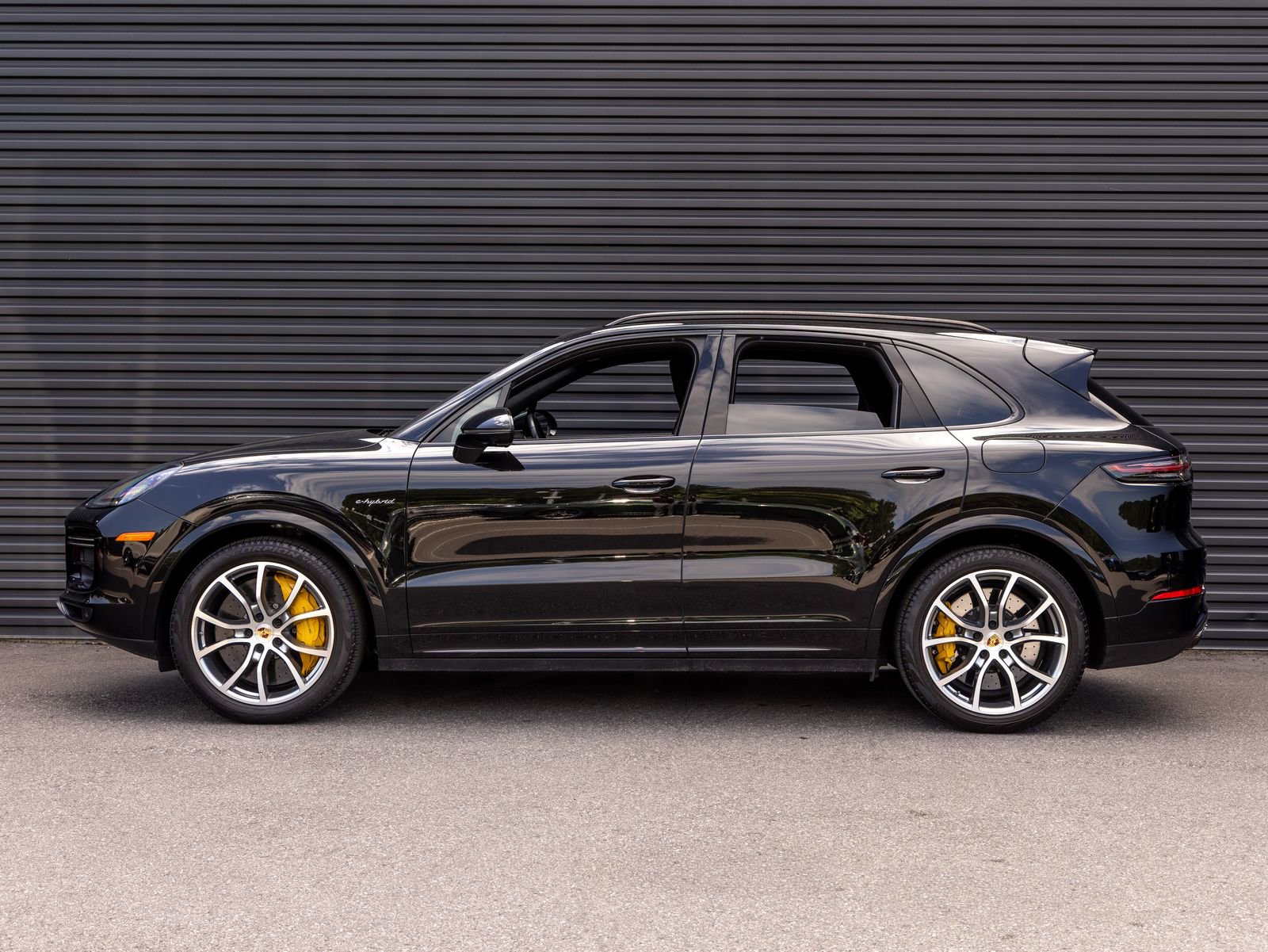 Certified 2023 Porsche Cayenne Turbo S AWD/4WD image 2