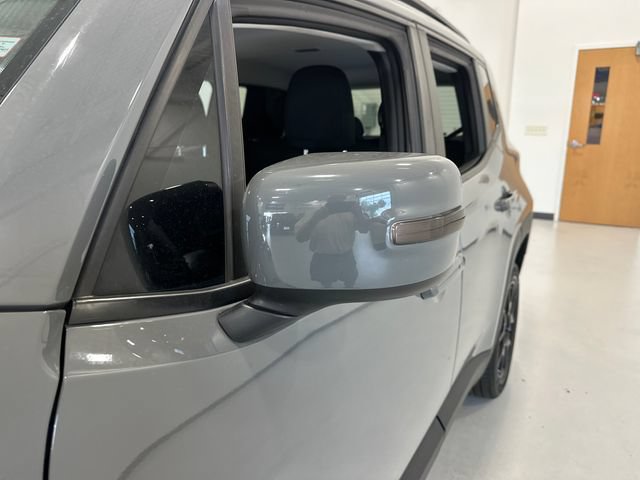 Used 2020 Jeep Renegade Altitude AWD/4WD image 10