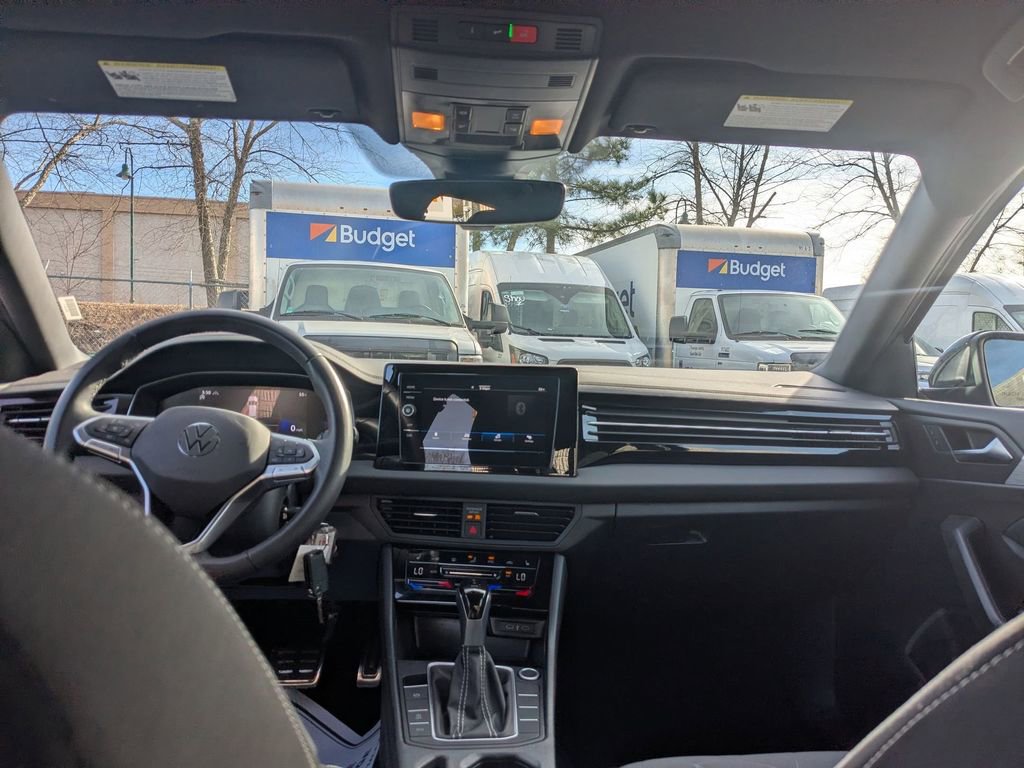 Used 2025 Volkswagen Jetta Sport image 23