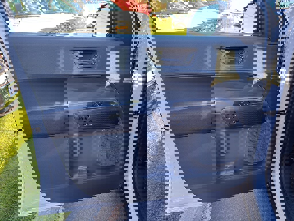 New 2025 Ford Maverick XL w/ Equipment Group 101A image 11