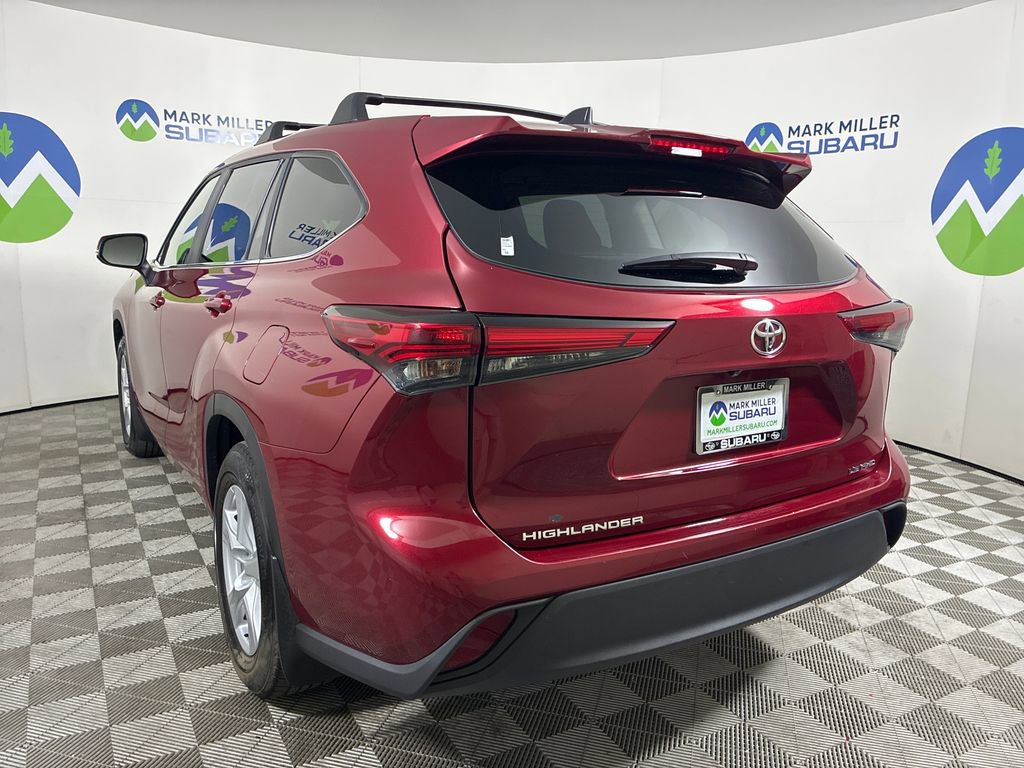 Used 2023 Toyota Highlander LE image 4