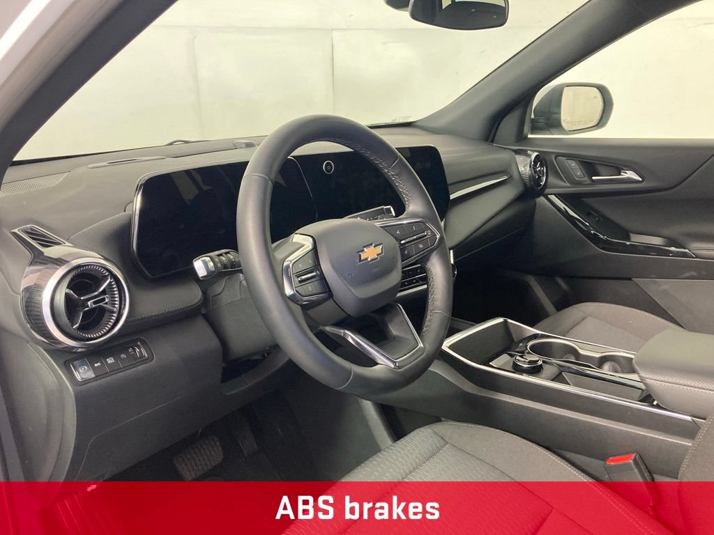 Used 2026 Chevrolet Equinox LT AWD/4WD image 14