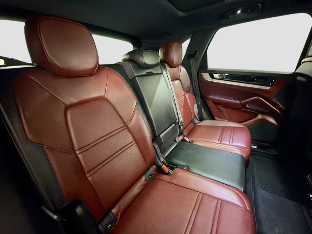 Certified 2024 Porsche Cayenne S AWD/4WD image 28