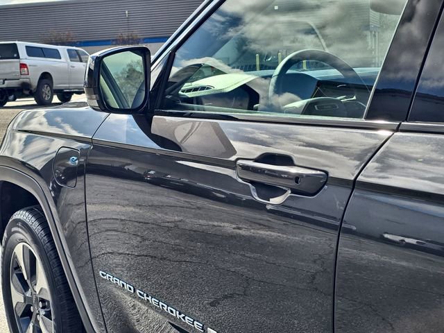 Used 2024 Jeep Grand Cherokee Limited 4xe image 11