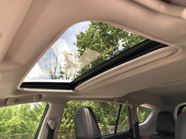 Used 2015 Toyota RAV4 Limited w/ Technology Package AWD/4WD image 19