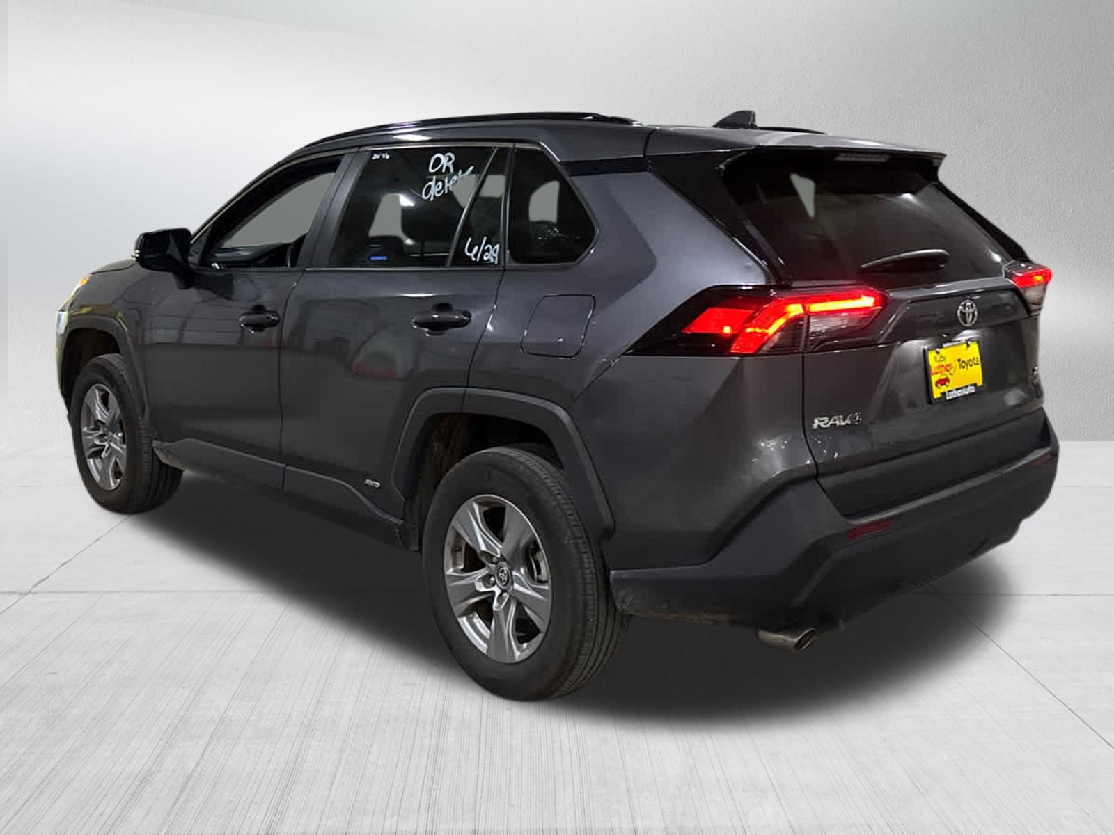 Used 2025 Toyota RAV4 XLE AWD/4WD image 4