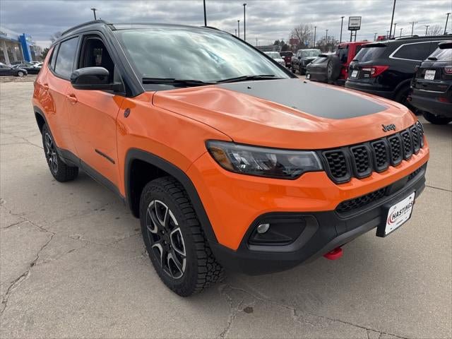 New 2026 Jeep Compass Trailhawk w/ Sun, Sound & Navigation Group AWD/4WD image 9