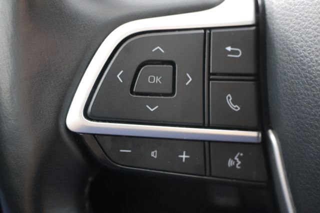 Used 2024 Toyota Highlander XLE AWD/4WD image 11