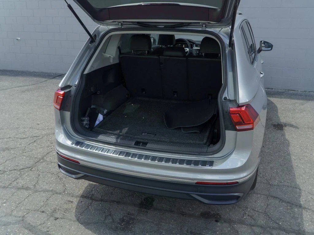 Used 2023 Volkswagen Tiguan SE w/ Panoramic Sunroof Package AWD/4WD image 14