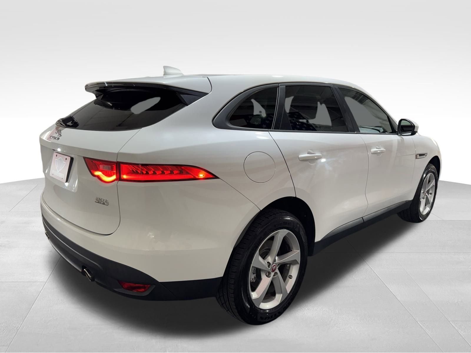 Used 2018 Jaguar F-PACE Premium image 4
