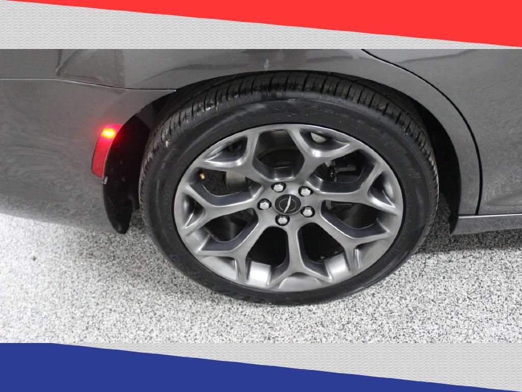 Used 2016 Chrysler 300 S image 35