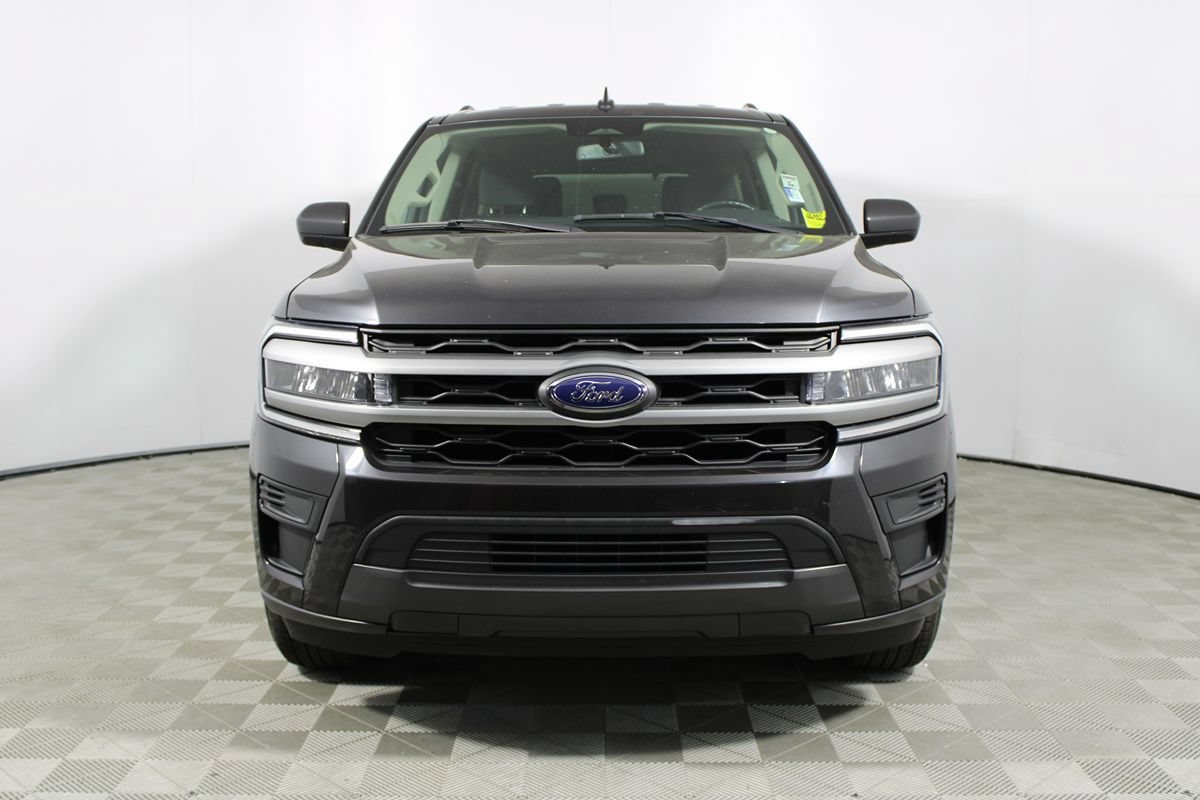 Used 2024 Ford Expedition XLT RWD image 2