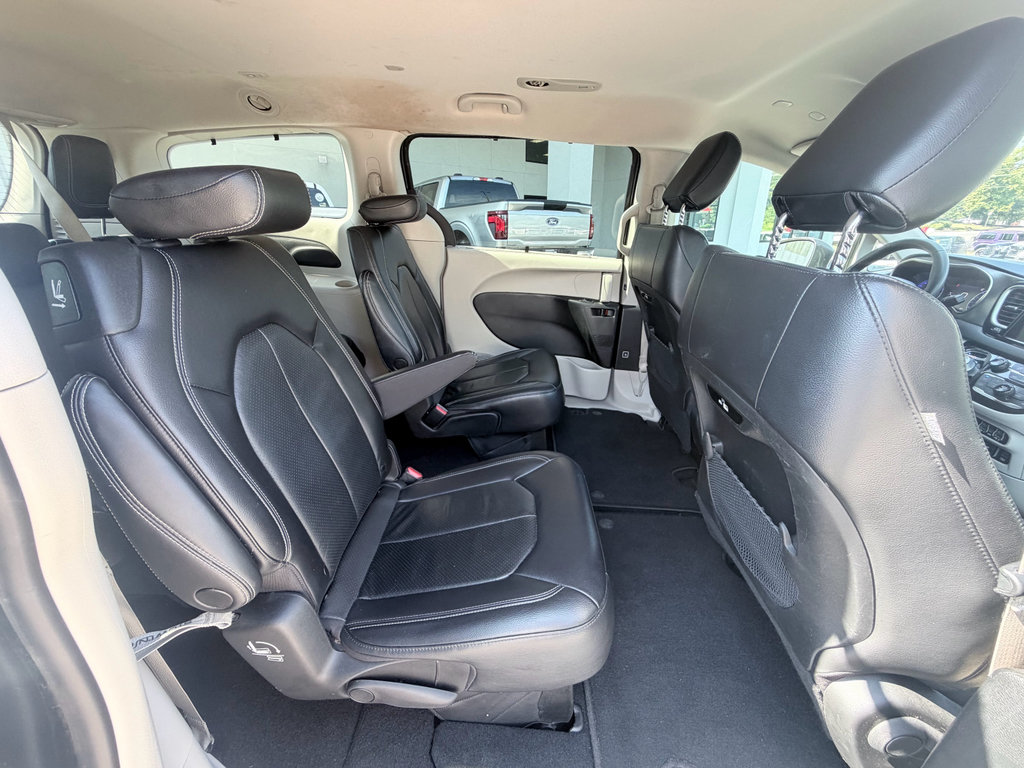 Used 2022 Chrysler Pacifica Touring-L FWD image 27