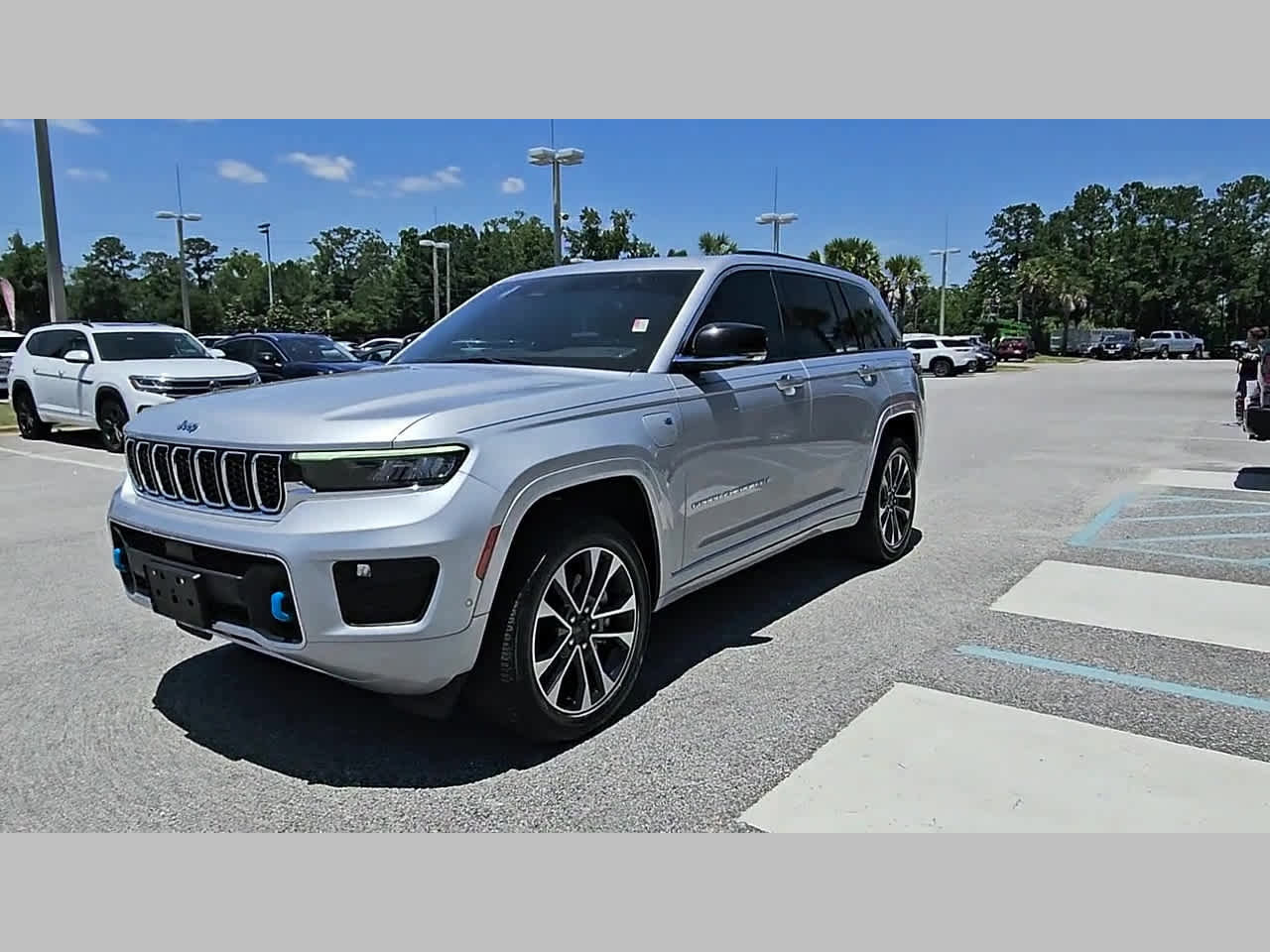 Used 2023 Jeep Grand Cherokee Overland AWD/4WD image 24