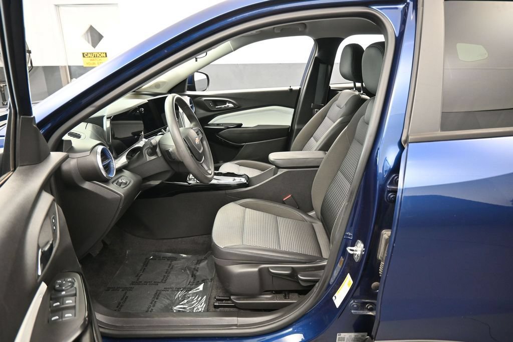 Used 2024 Chevrolet Trax LT FWD image 11