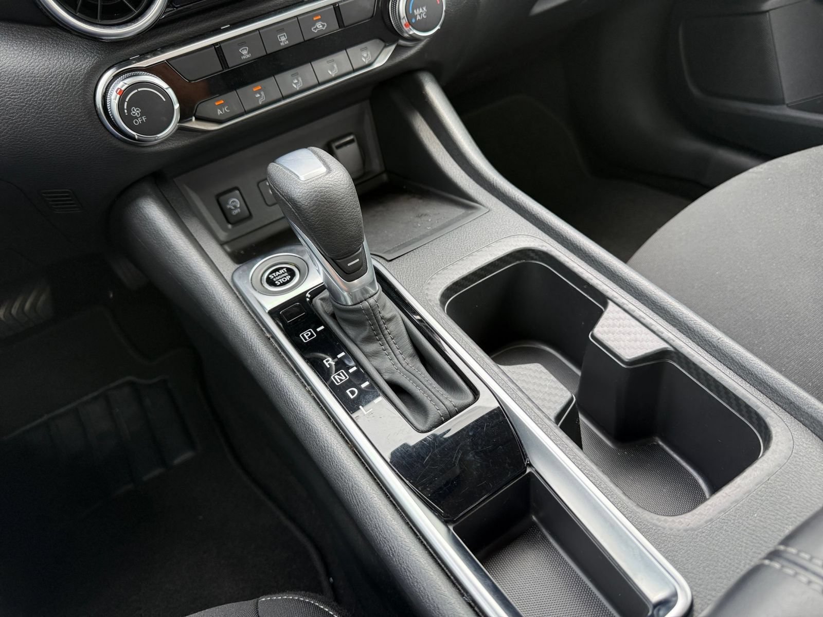 Used 2025 Nissan Sentra SV FWD image 41