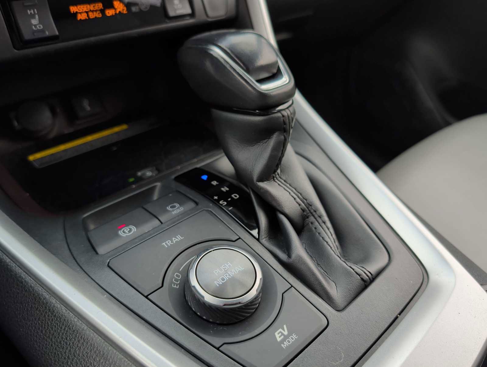 Used 2020 Toyota RAV4 Limited image 22