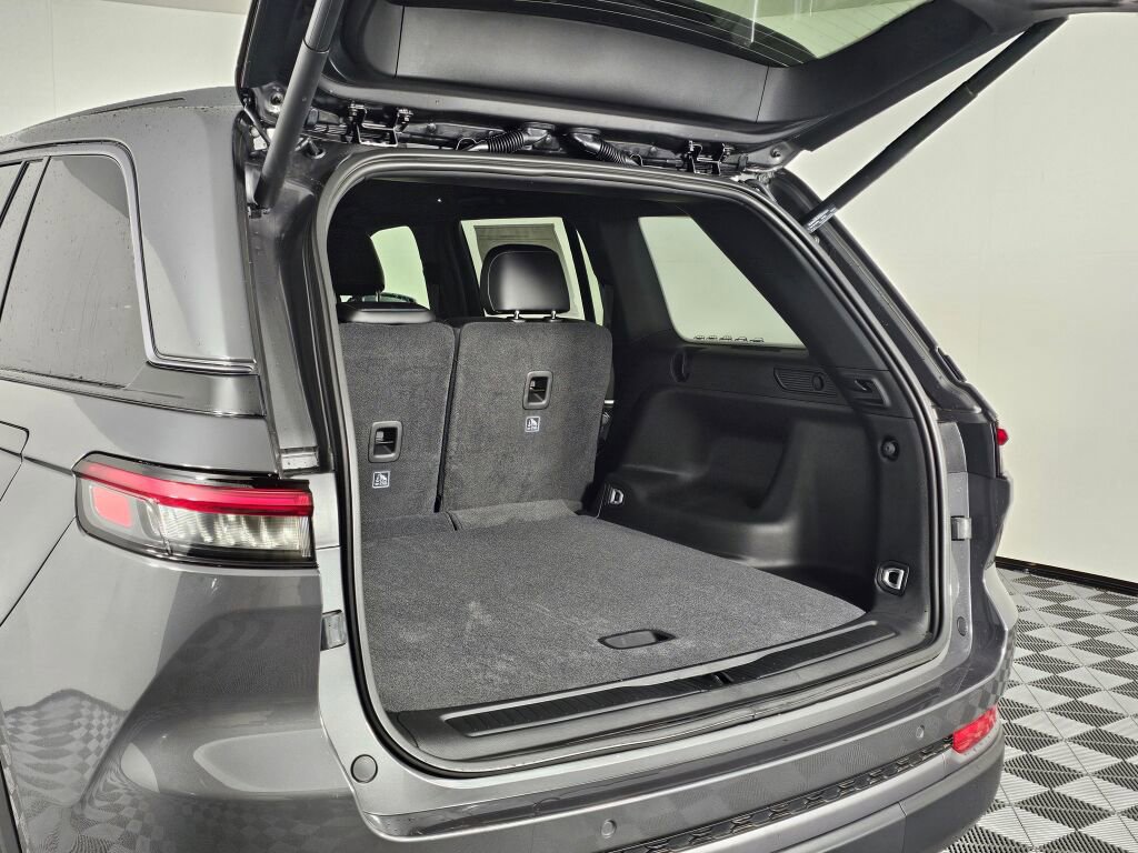 New 2026 Jeep Grand Cherokee Altitude image 15