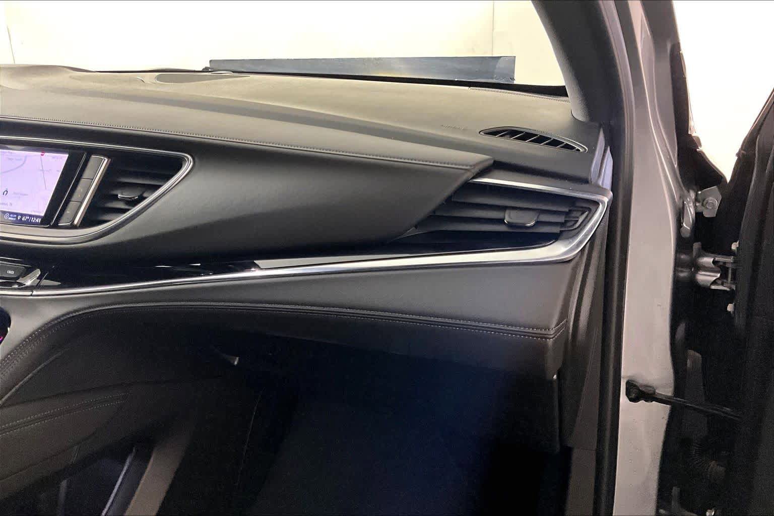 Certified 2023 Buick Enclave Avenir image 19