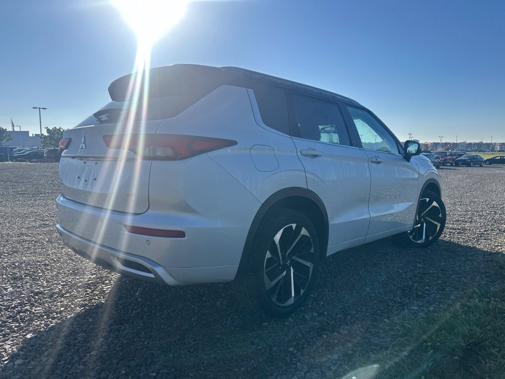 Used 2023 Mitsubishi Outlander SEL AWD/4WD image 12