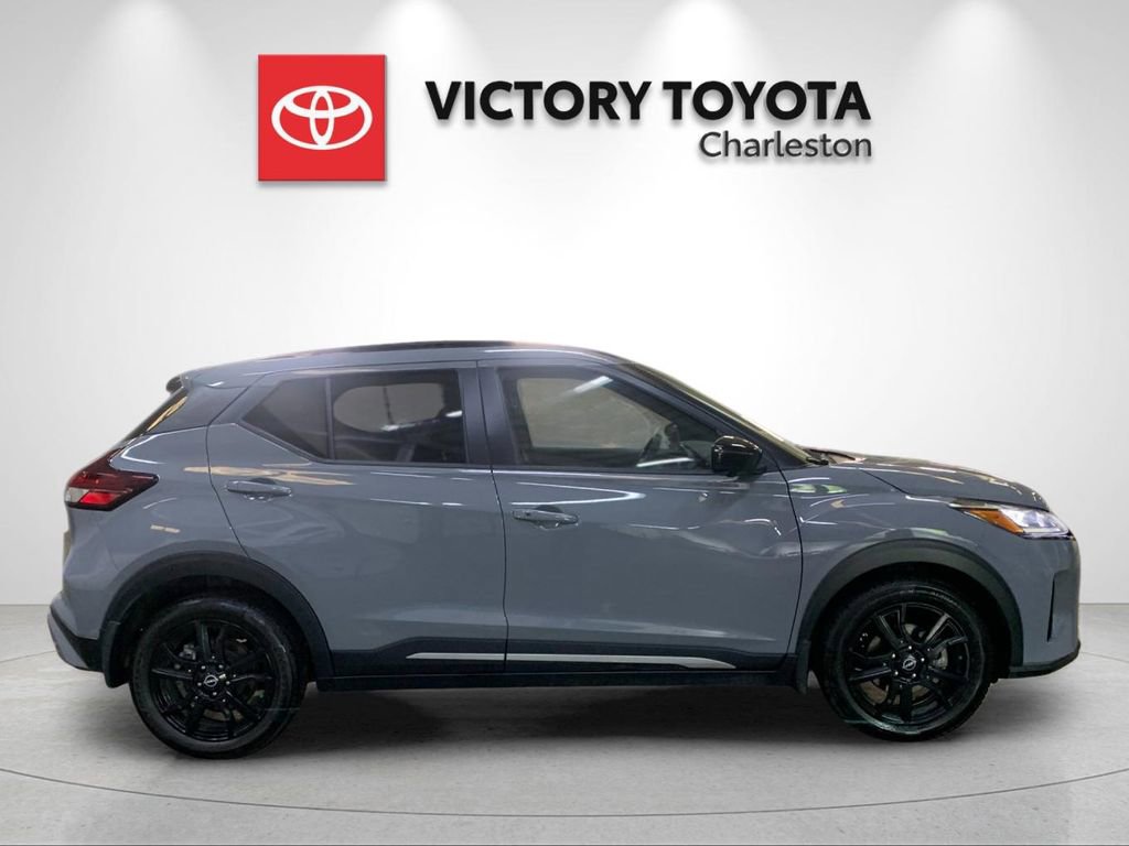 Used 2023 Nissan Kicks SR w/ SR Premium Package FWD image 6