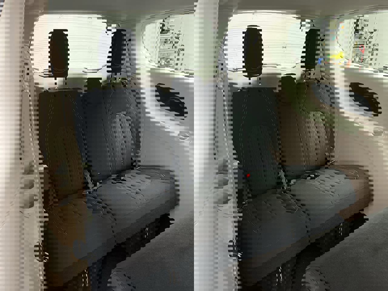 Used 2021 Chrysler Voyager L image 10