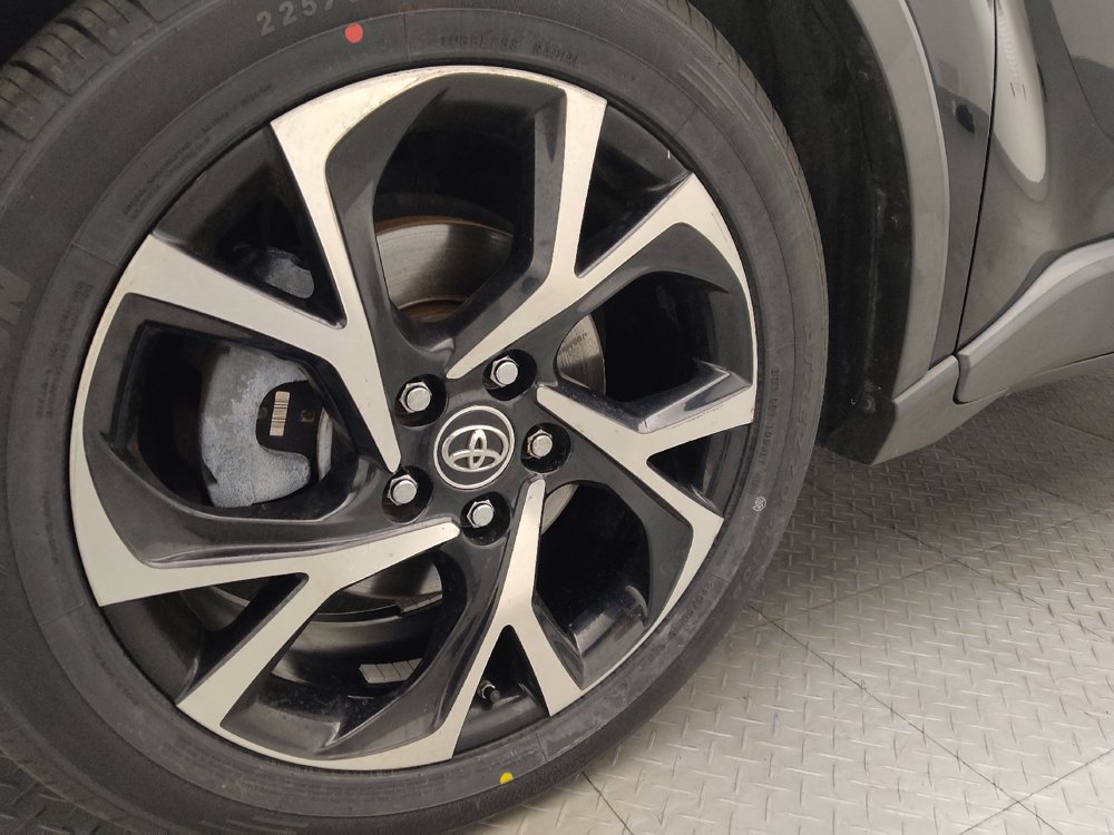 Used 2019 Toyota C-HR XLE FWD image 31
