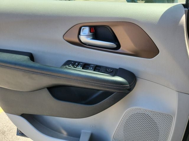 Used 2018 Chrysler Pacifica Touring-L Plus FWD image 18