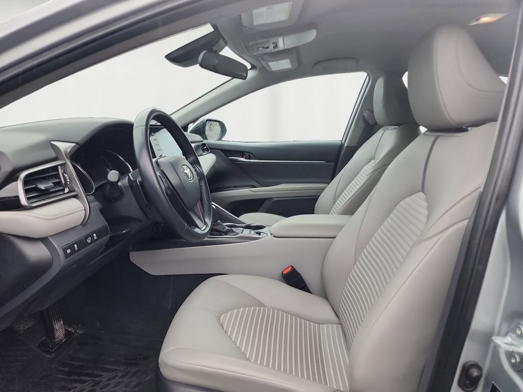 Used 2023 Toyota Camry SE image 9