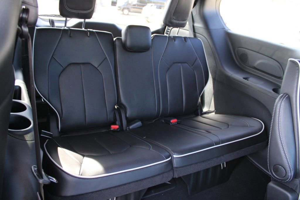 New 2026 Chrysler Pacifica Limited w/ S Appearance Package image 30