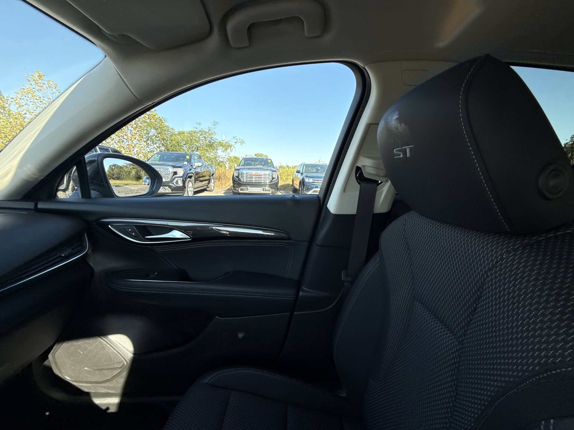 Used 2023 Buick Envision Preferred w/ Sport Touring Package AWD/4WD image 10