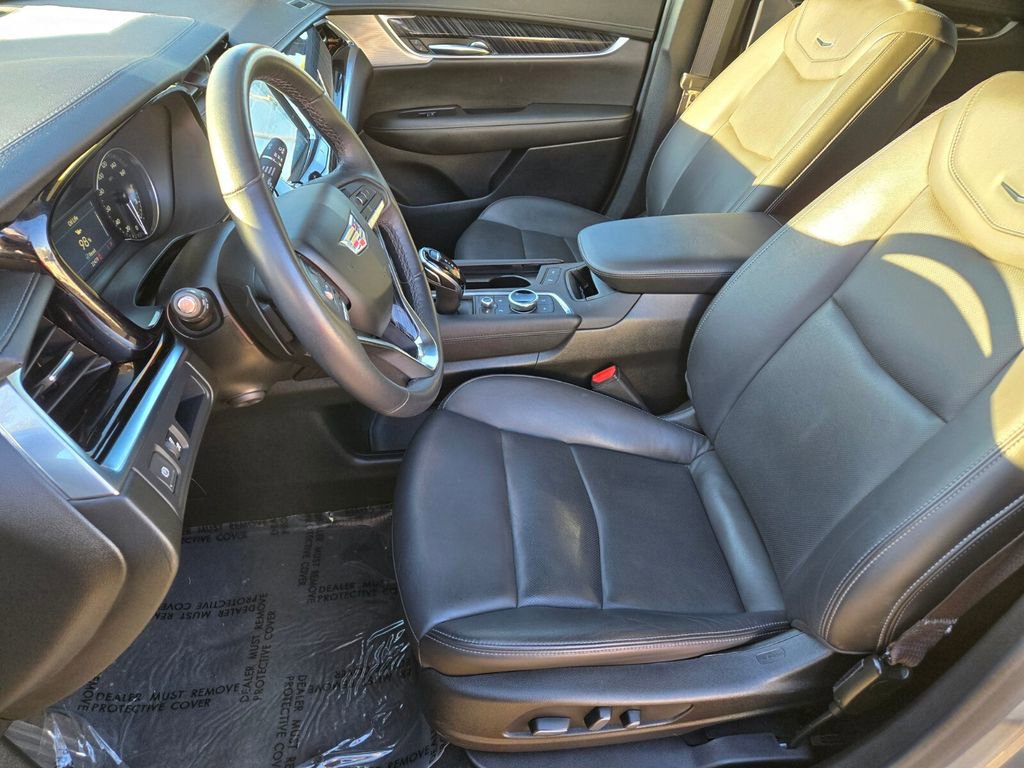 Used 2025 Cadillac XT6 Premium Luxury image 10