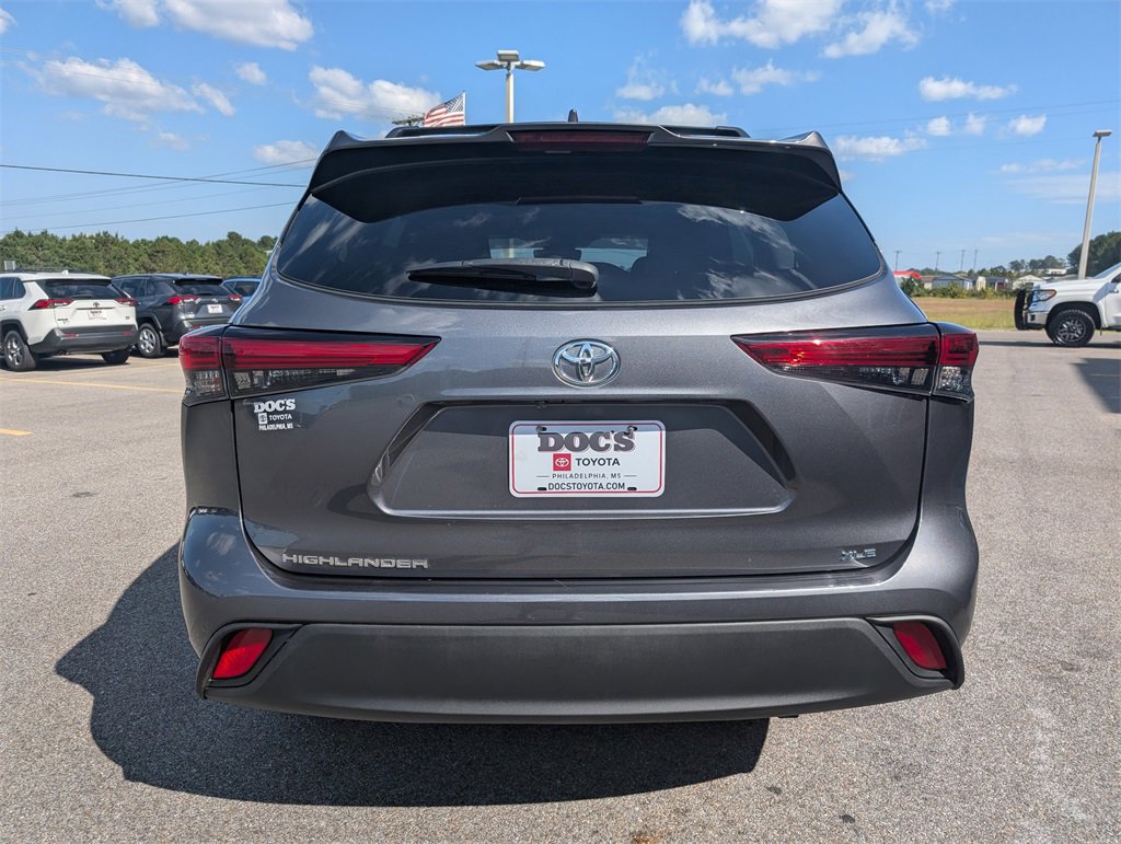 Used 2021 Toyota Highlander XLE image 4