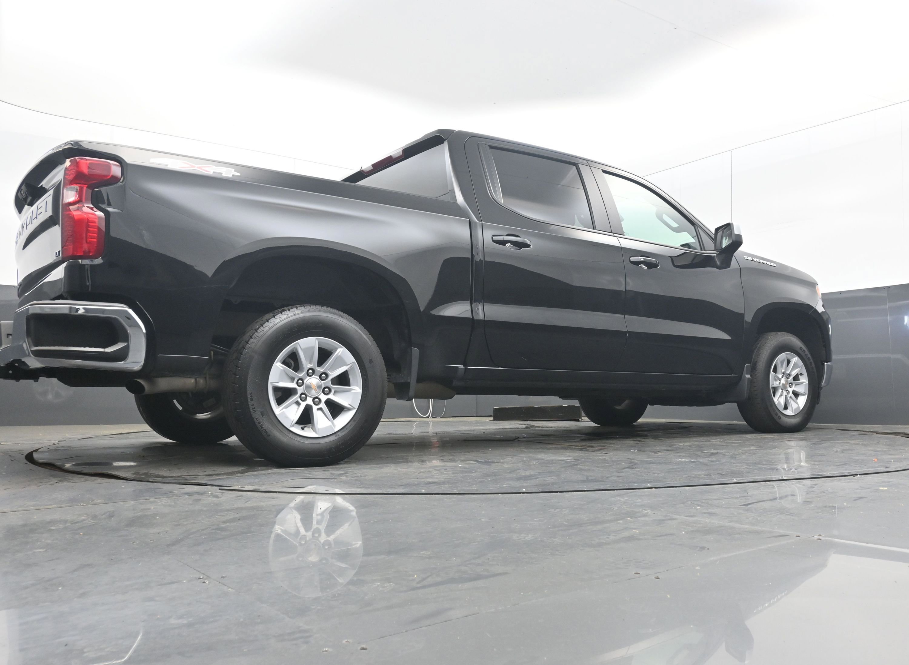 Used 2025 Chevrolet Silverado 1500 LT image 26