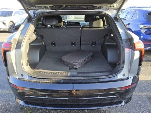 Certified 2025 Chevrolet Blazer EV RS AWD/4WD image 2