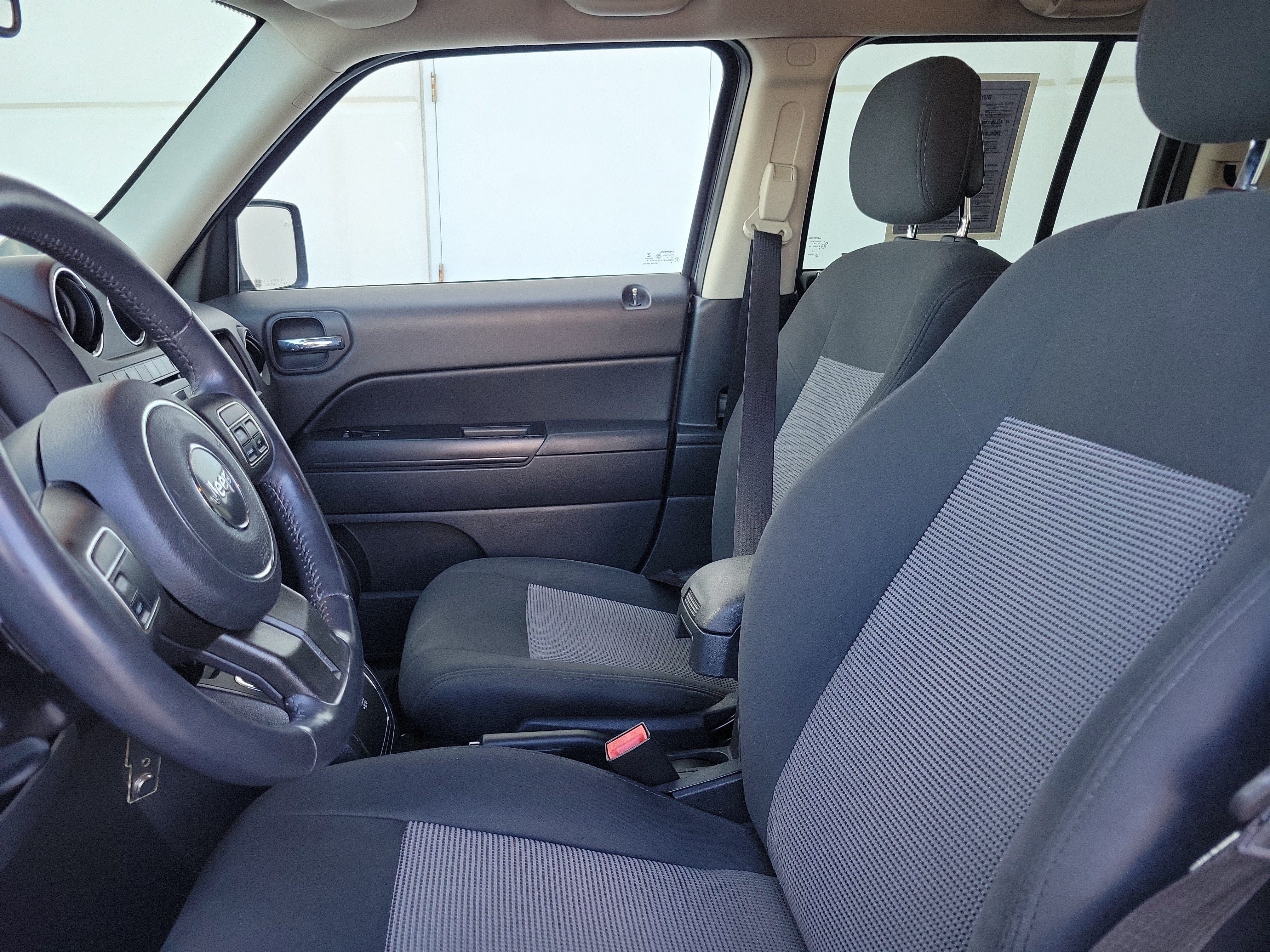 Used 2014 Jeep Patriot Latitude w/ All Weather Capability Group AWD/4WD image 20