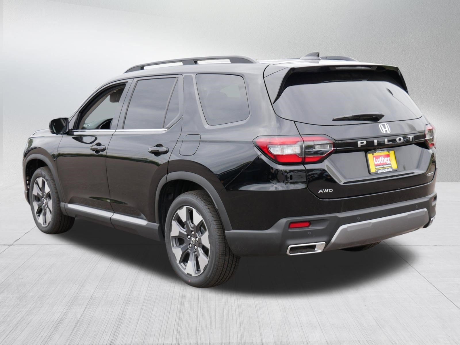 Certified 2026 Honda Pilot Touring image 5
