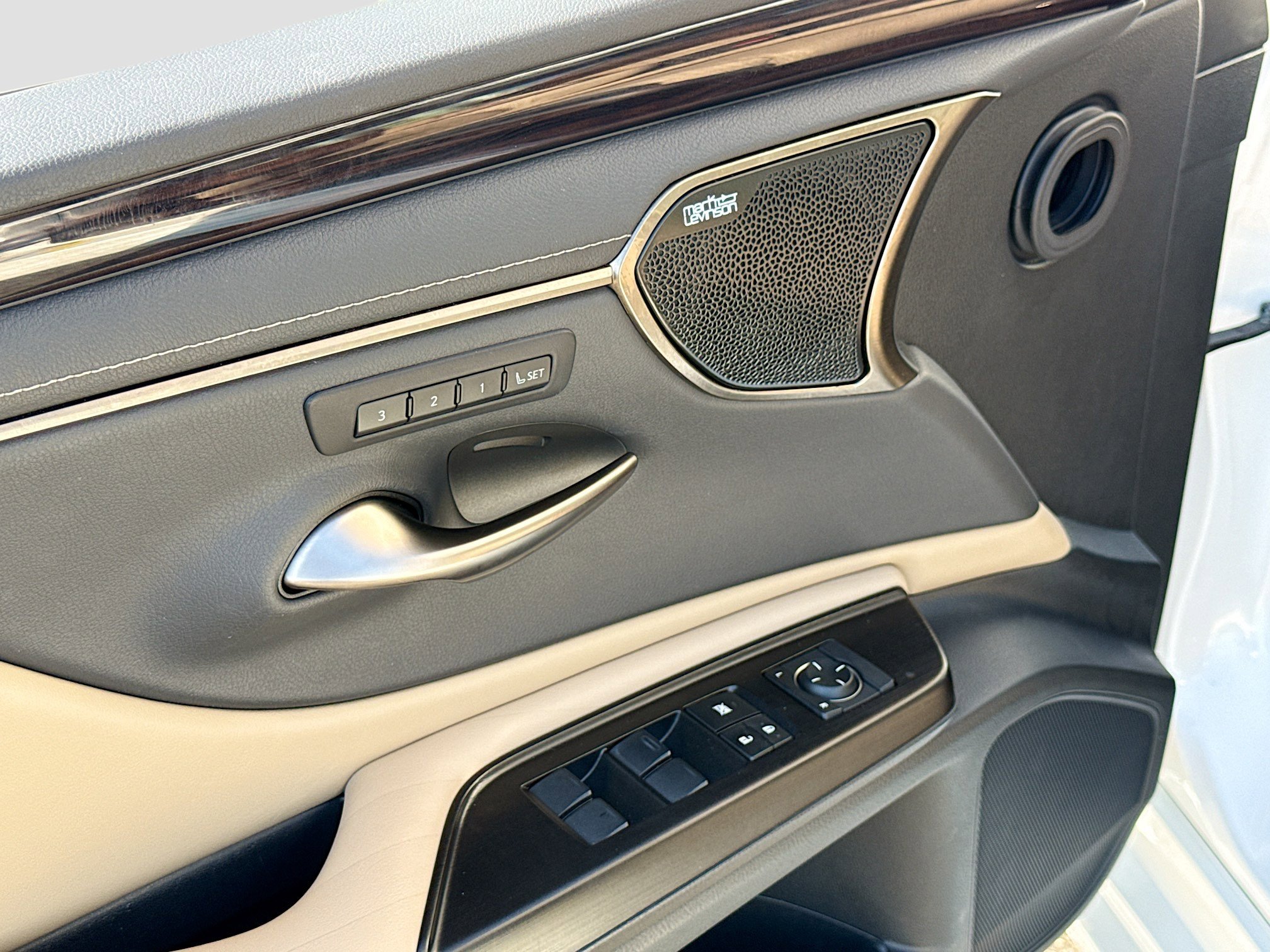 Used 2019 Lexus ES 350 w/ Accessory Package image 7