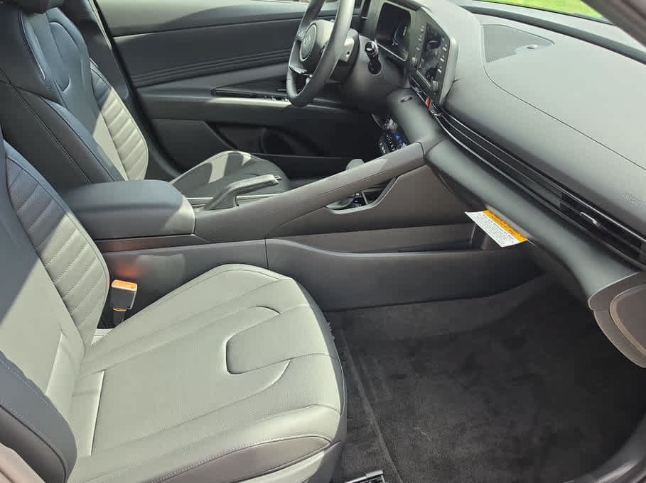 New 2026 Hyundai Elantra SEL Sport FWD image 22