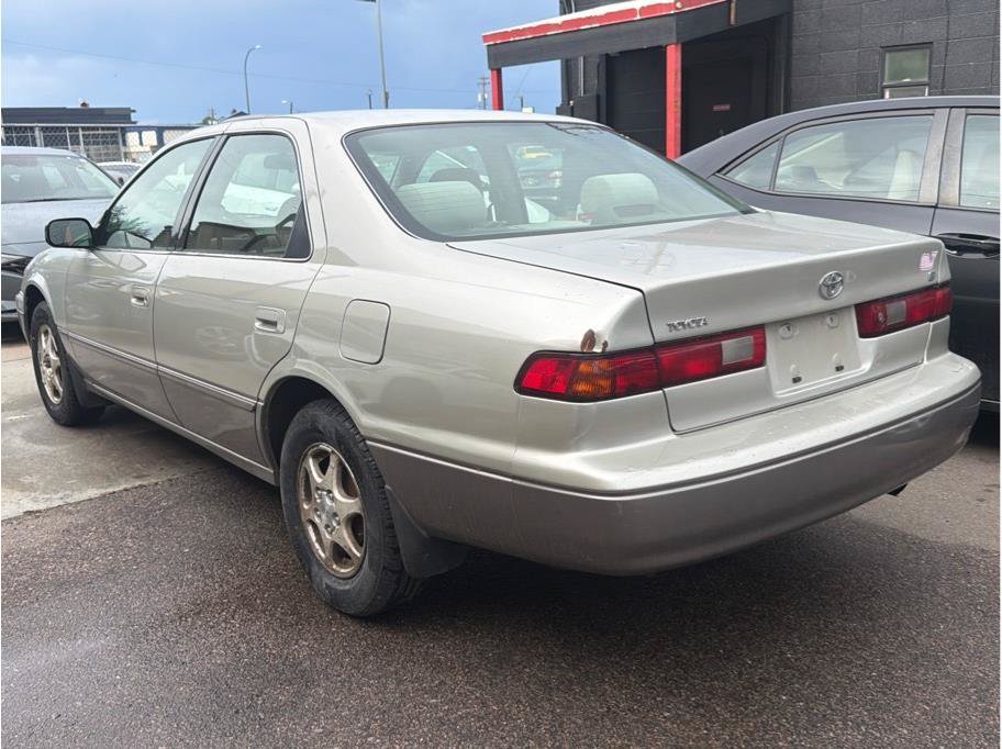 Used 1999 Toyota Camry LE FWD image 3