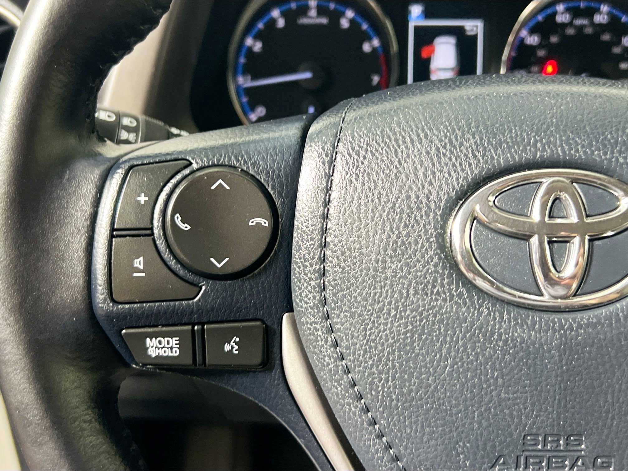 Used 2017 Toyota RAV4 Limited FWD image 18