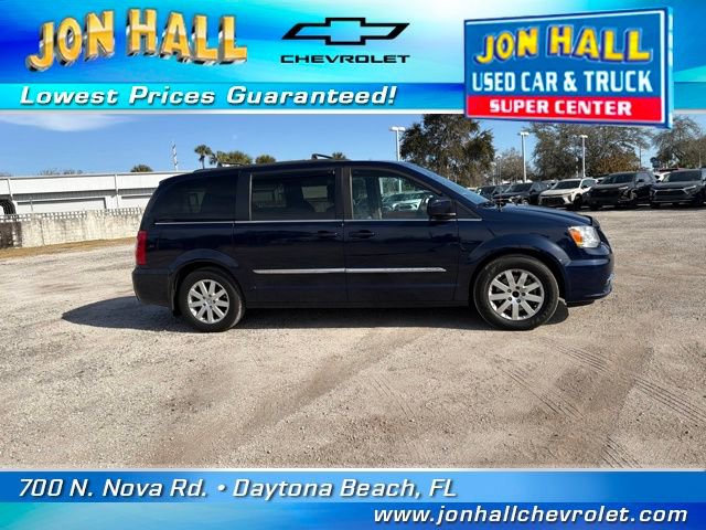Used 2014 Chrysler Town & Country Touring image 16