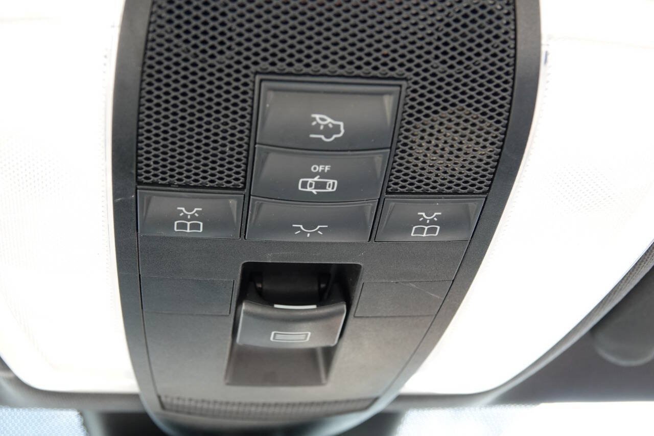 Used 2010 Mercedes-Benz C 300 Sedan image 70