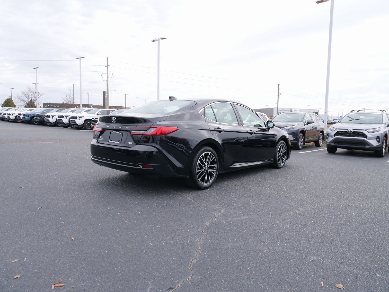 Used 2025 Toyota Camry XLE image 4