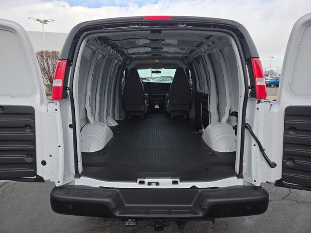 New 2026 GMC Savana 2500 w/ Enhanced Convenience Package RWD image 23