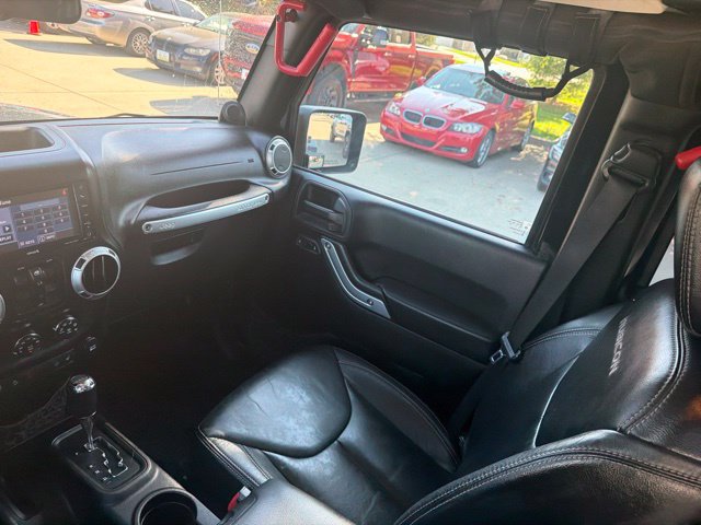 Used 2013 Jeep Wrangler Unlimited Rubicon w/ Dual Top Group AWD/4WD image 20