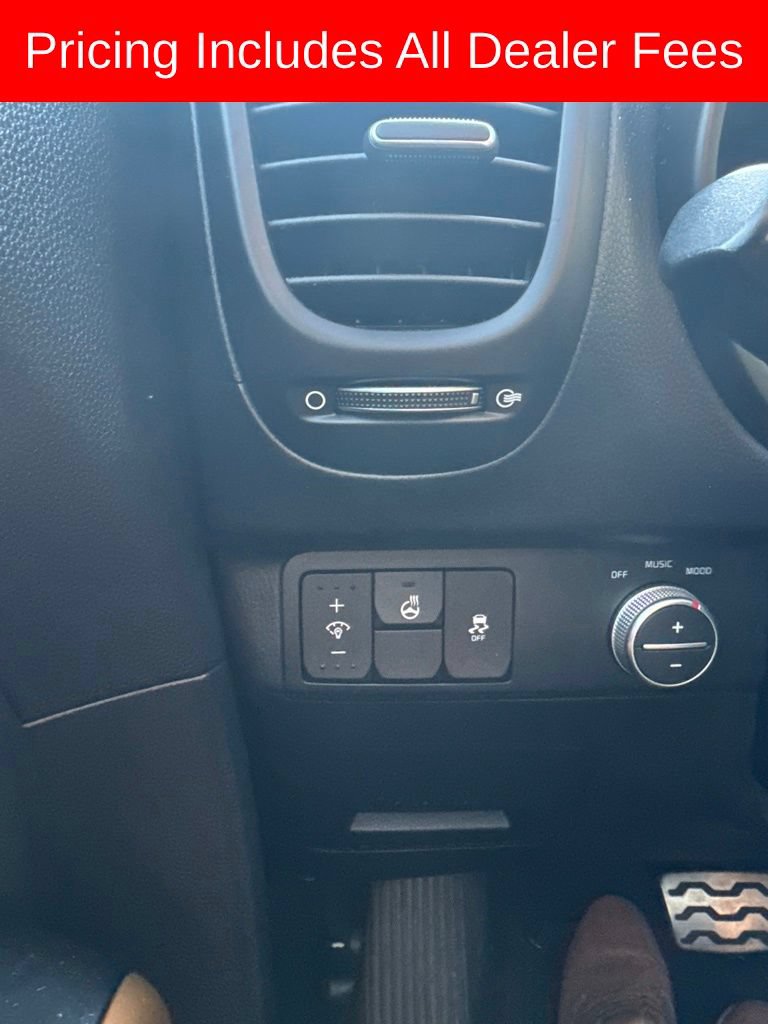 Used 2015 Kia Soul ! w/ Sun & Sound Package FWD image 6