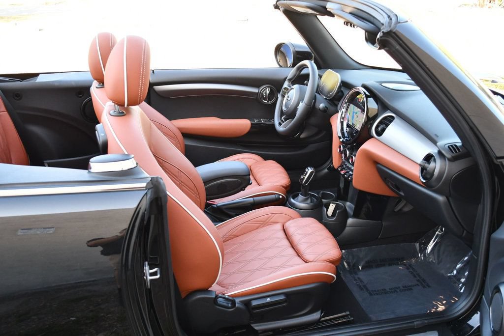 Used 2024 MINI Cooper S w/ Signature Upholstery Package FWD image 18