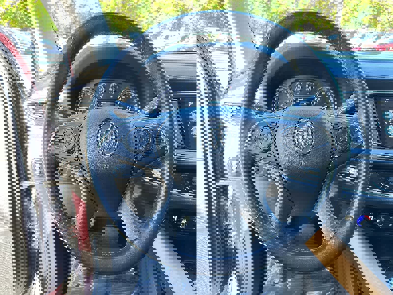 Used 2018 Buick Enclave Essence image 16