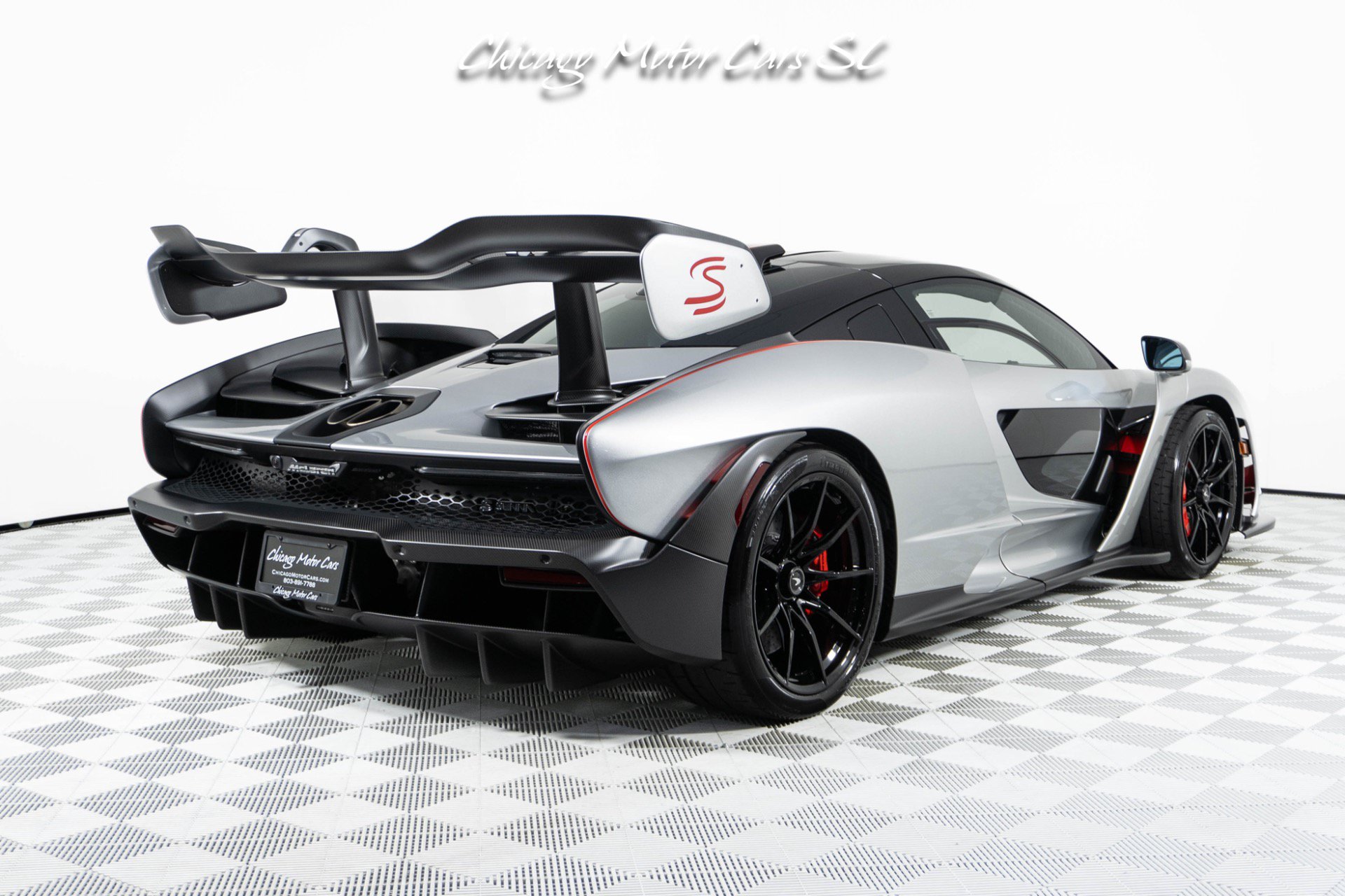 Used 2019 McLaren Senna RWD image 17